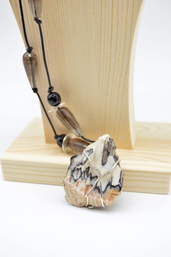 Μύρινα, χειροποίητο κολιέ με απολιθωμένο ξύλο, όνυχα, καπνία 2 | Pyroessa